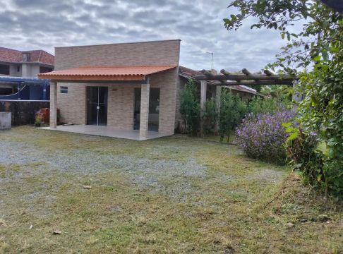 4 quitinetes, sala coml praia Itaguaçu