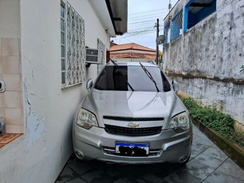 Vendo  captiva  em ótimo muito  nova