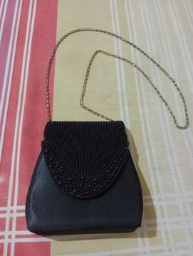 Bolsa de festa preta com pedrarias