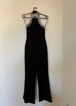 Macacão Preto com Pedrarias