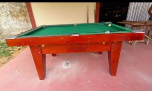 Mesa de sinuca de madeira 