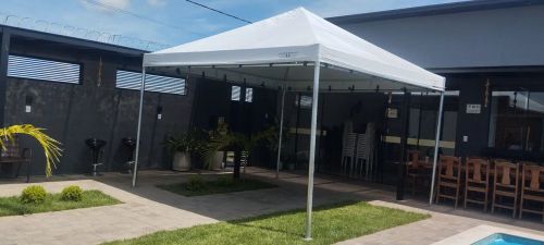 Vende se estanda tamanho 4x4 tenda semi nova valor 3200