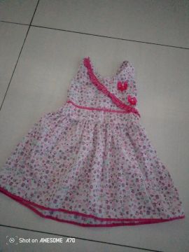 Vestido infantil floral com laço
