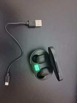 Fone de Ouvido Bluetooth TWS com Display Digital