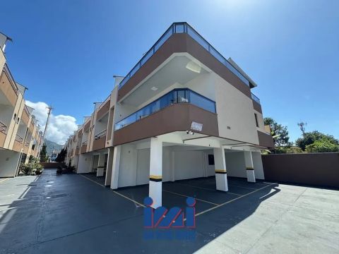 Apartamento dúplex a venda no centro de Matinhos