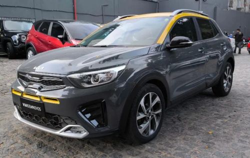 STONIC HIBRID SX 2022 - OPORTUNIDADE! CARRO COM APENAS 29.430 KM RODADOS