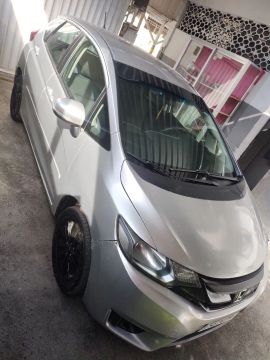 Honda fit 2016 cvt  vendo ou troco todo em dia no meu nome 