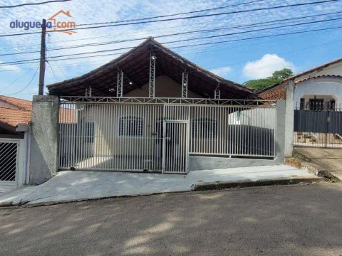 Casa térrea para Alugar na Vila São Pedro com 3 quartos e 200 metros.