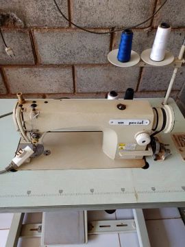 Máquina de Costura Reta Industrial 