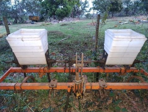 Cultivador Tatu em excelente estado. 2 caixas
