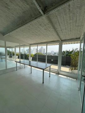 Prédio e estúdio de gravação na Vila Madalena