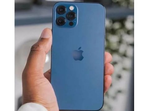 iPhone 12 Pro Max 128 Semi novo Azul com pequenas marcas de uso