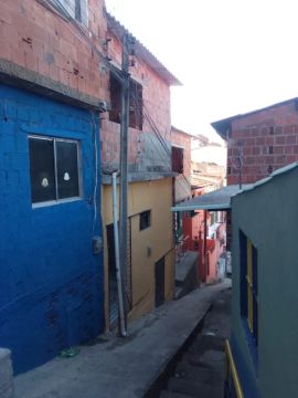 vendo casa 150 mil ou troco por casa no Aprigio Vilela. 