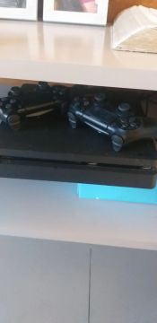 Play 4 pouco pouco usado, com 2 controles