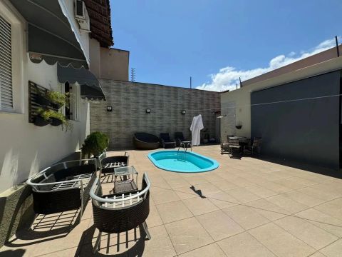 VENDO Casa duplex localizada no Cohajap