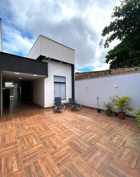 Bela casa a venda no Alto Boqueirao 
