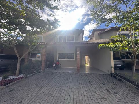 Casa duplex de condomínio-Resende