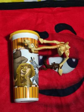 Copo de Plástico - Madagascar Tupperware 
