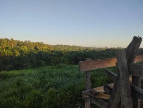 Sítio ótima localização ( Apui)