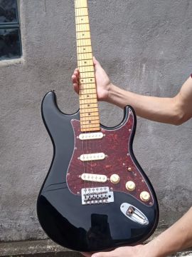 Guitarra Elétrica Stratocaster