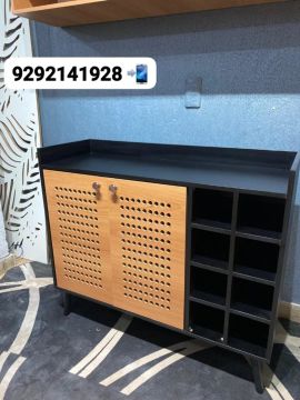 Aparador retrô preto c/portas amadeiradas 