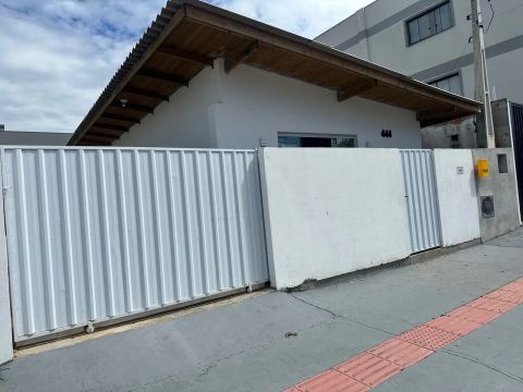 Casa de esquina no Bairro da Barra 