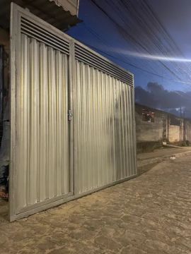 Portão de corre com social 