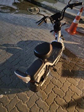 Moto elétrica Scooter branca