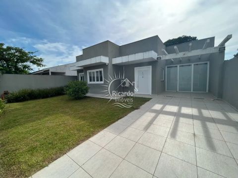 CASA A 1.000 METROS DA PRAINHA MANSA E DAS MARINAS - BALNEÁRIO PONTAL DO SUL!!!!