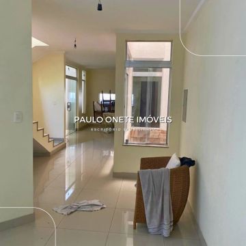 ALUGA-SE CASA COM 4 QUARTOS- CENTRO DE MANAUS