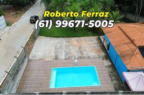 * 02 Quartos 01 Suíte e Piscina.