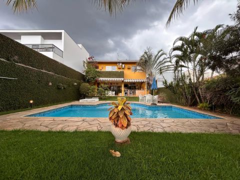 Casa 04 Dorm. 3 Suítes - 272,67m² - Locação