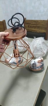 Lustre Moderno em Cobre com Design Geométrico