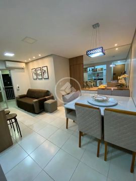 Lindo apto de 72 m2. Com 3 quartos, sendo 1 suíte. Todo mobiliado, com ar condicionado. R$
