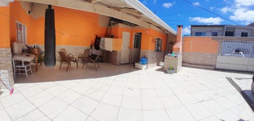 Casa com EDICULA