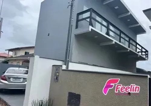 Prédio com 8 kitnets a 1km da praia dos Ingleses ótima oportunidade para investimento