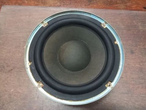 Torro sub 6 polegadas Panasonic 50 w RMS toca bem ocupa pouco espaço por 100 reais vista p
