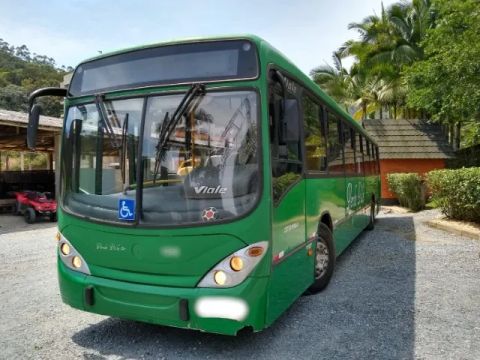 Ônibus para transporte. Marca Volvo/Marcopolo 2010/2011