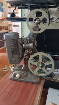 Projetor 16mm Revere 1943 "Funcionando perfeitamente" Raridade