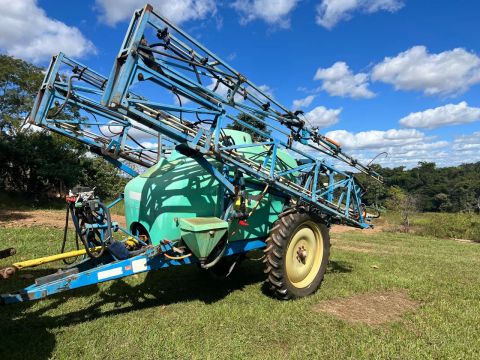 Pulverizador Montana 3000 litros 