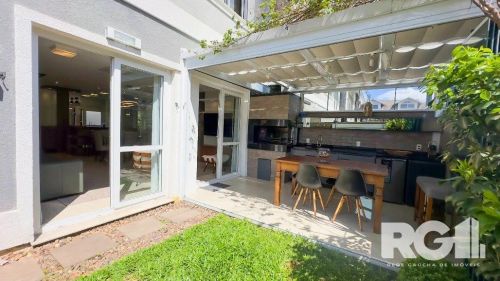 Exclusividade: Luxuosa Casa em Condomínio fechado em Porto Alegre com 4 suítes,