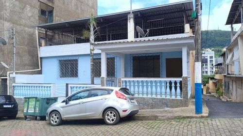 Casa com 4 Quarto(s) e 3 banheiro(s) para Alugar, 150 m² por R$ 3400 / Mês