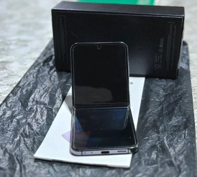 Samsung Galaxy Z Flip 5 - Novo