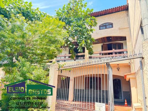 Casa duplex com 3 suítes Piscina Centro de Campo Grande RJ