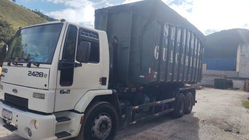 Ford cargo 2428 caçamba roll