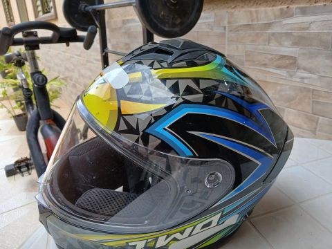 Barbada Capacete TWO semi-novo 
