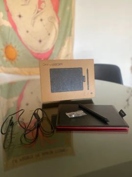 Mesa Digitalizadora One By Wacom, CTL672, Média, Preto e Vermelho