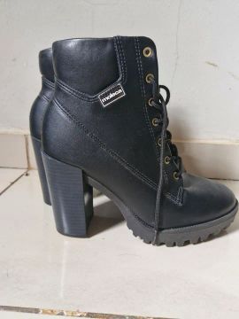 Bota salto tamanho 36