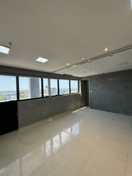 Linda sala comercial disponível Fórum Business