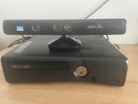 Xbox 360 slim com Kinect - Console Completo